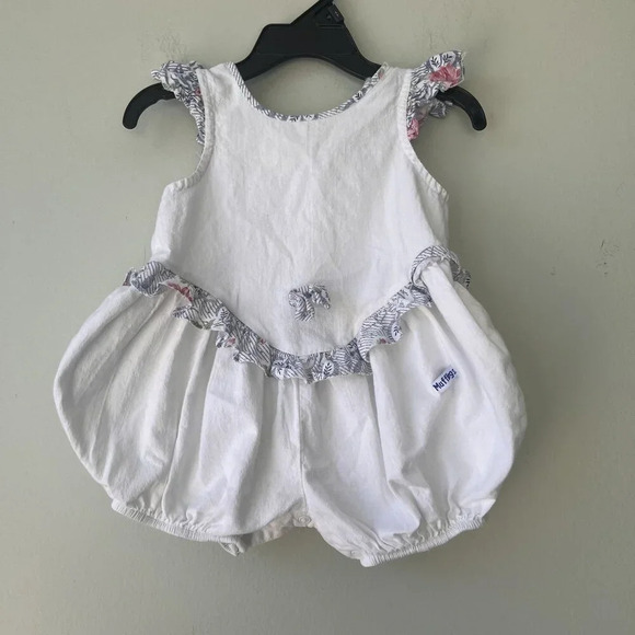 Baby Girls Muffling Sleeveless White Romper With Ruffle Accents & Button Closure - Picture 1 of 3